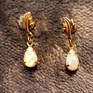 Vintage opal earrings 14k yellow gold